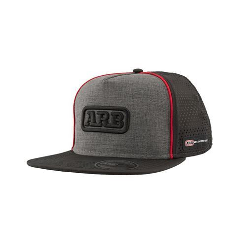 Gorra ARB plana negra con gris y rojo (Flat Peak Cap)